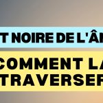 Nuit noire de l'âme : silhouette face au lever du jour